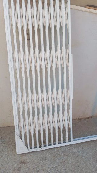 Reja de hierro extensible