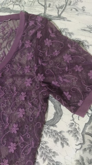 Blusa Morada Transparente Encaje Flores