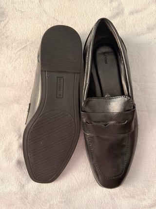Zapatos negros tipo mocasín