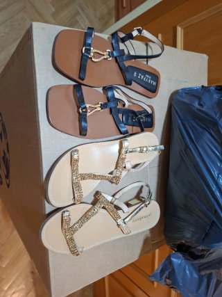 Sandalias Marypaz Negras y Doradas Talla 40