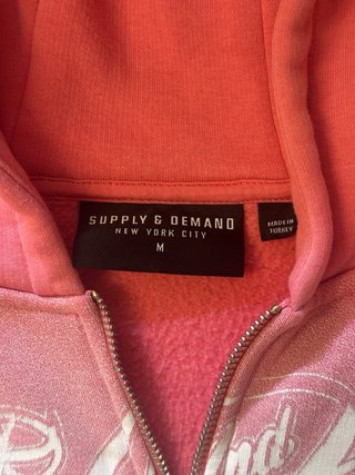 Supply & Demand Sudadera Rosa con Capucha. Talla M