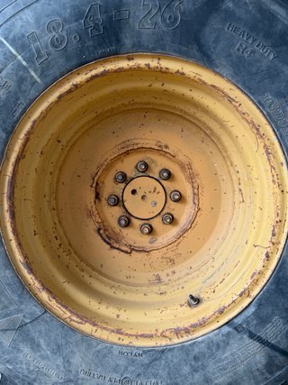 Llanta Caterpillar 18.4 R26