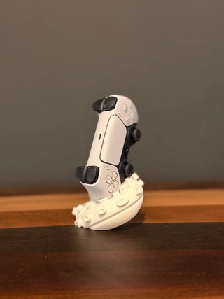 Soporte para mando PS5 en forma de tentáculo
