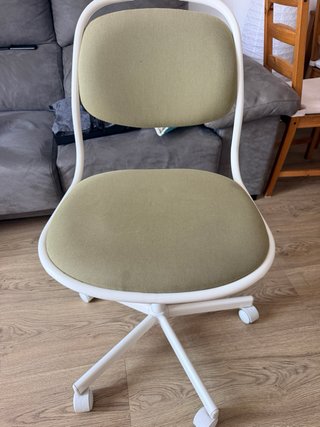 Escritorio blanco LINMON  + silla IKEA menta