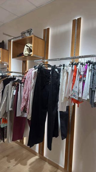 Liquidación de tienda – Mobiliario tienda ropa