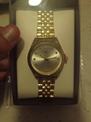 Nuovo orologio dorato da uomo
