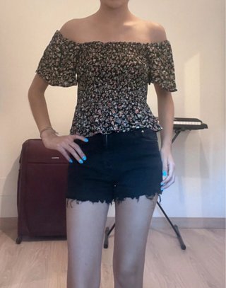 Conjunto top floral y falda pantalón