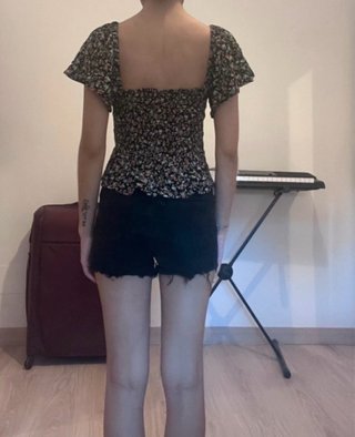 Conjunto top floral y falda pantalón