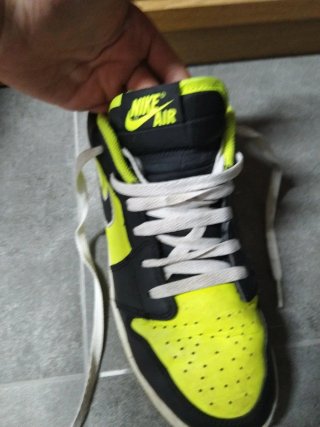 Jordan 1 Low Amarillas Negras Talla 40