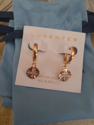 Orecchini con placca croce circonita in oro
