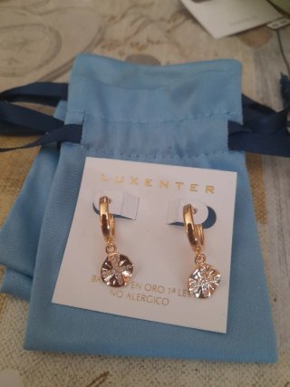Orecchini con placca croce circonita in oro