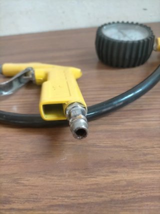 Pistola de aire con manómetro