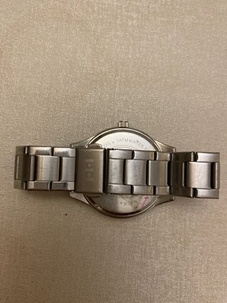 Reloj de pulsera plateado