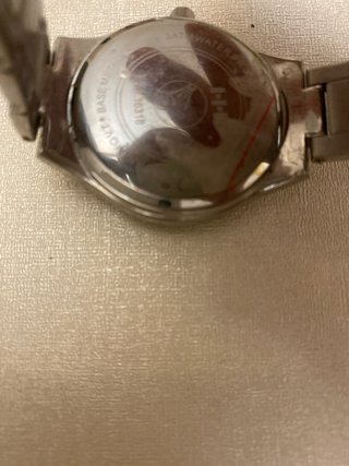 Reloj de pulsera plateado