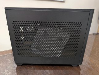 Gabinete Cooler Master NR200P - Negro