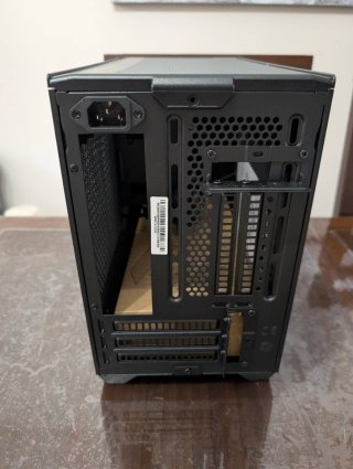 Gabinete Cooler Master NR200P - Negro