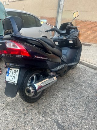 Suzuki Burgman 250cc Maxi-Scooter Negra