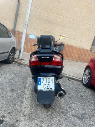 Suzuki Burgman 250cc Maxi-Scooter Negra