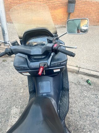 Suzuki Burgman 250cc Maxi-Scooter Negra