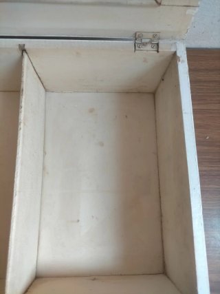 Caja de madera con espejo