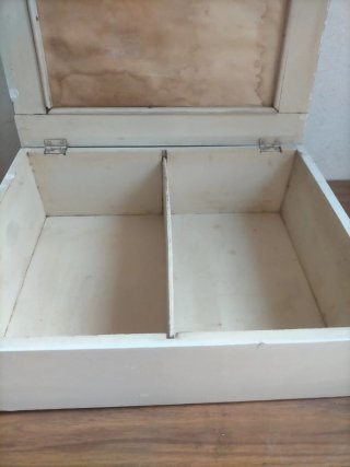 Caja de madera con espejo