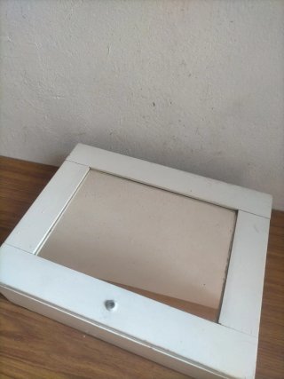 Caja de madera con espejo