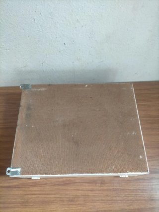 Caja de madera con espejo