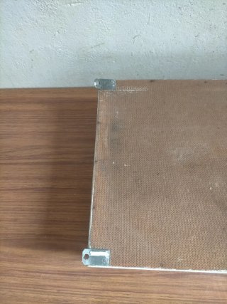 Caja de madera con espejo