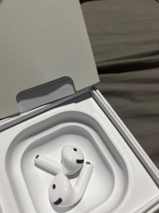 Airpods 4 ANC (caja de carga rota)