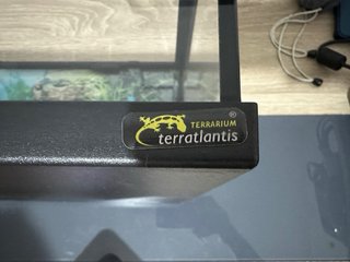 Terrario/Tortuguera con plataforma + motor.