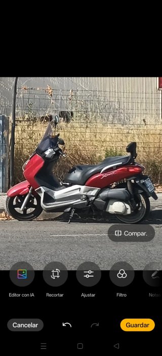 Yamaha X-Max 250 Maxi Scooter Roja