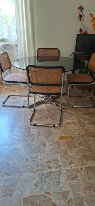 Mesa redonda cristal y 4 sillas vintage