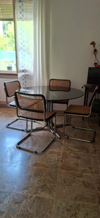 Mesa redonda cristal y 4 sillas vintage