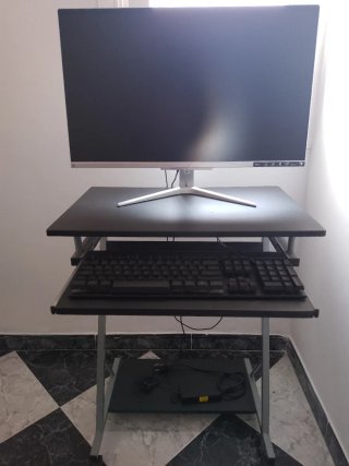Mesa de escritorio o para ordenador.