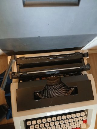 Máquina de escribir Olivetti Lettera 42