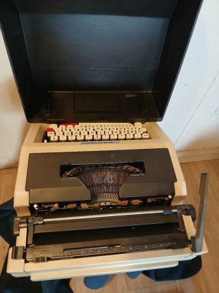 Máquina de escribir Olivetti Lettera 42