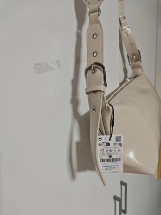 Bolso Stradivarius beige