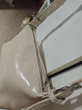 Bolso Stradivarius beige