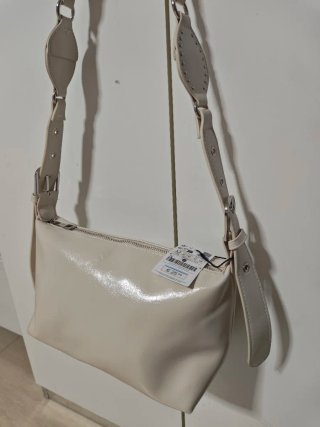 Bolso Stradivarius beige