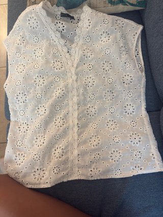 Blusa blanca bordada floral