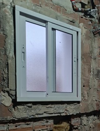 Ventana aluminio 0,70m x 0,70m
