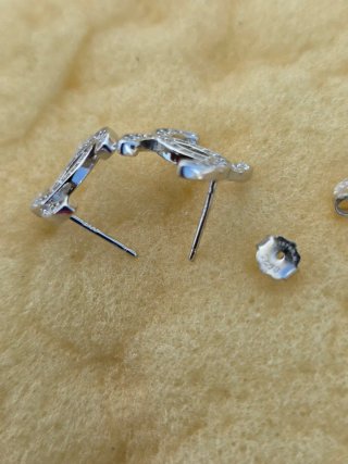 Orecchini Chanel CC Argento con Zirconi