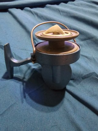 Carrete de pesca antiguo para coleccionistas