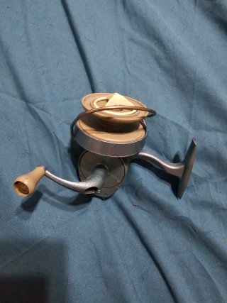 Carrete de pesca antiguo para coleccionistas