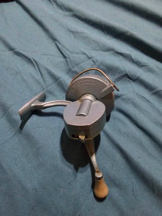 Carrete de pesca antiguo para coleccionistas