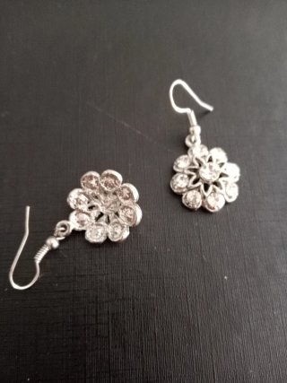 Orecchini a fiore con brillanti
