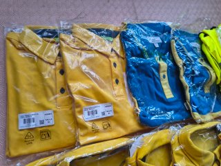 Lote Ropa Trabajo Polos Amarillos,Chalecos, gorras