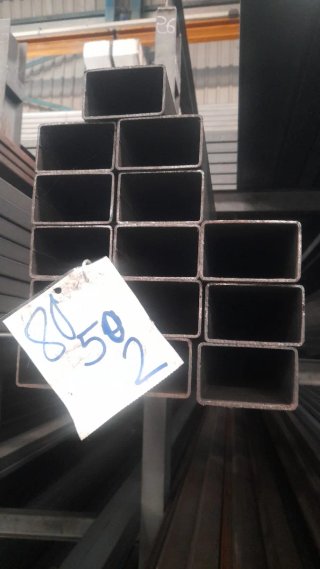 Tubo cuadrado metálico