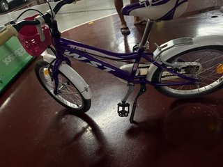 Bicicleta infantil morada 18 WST.