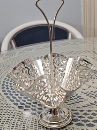 Centro de mesa / Violetero vintage metal plateado